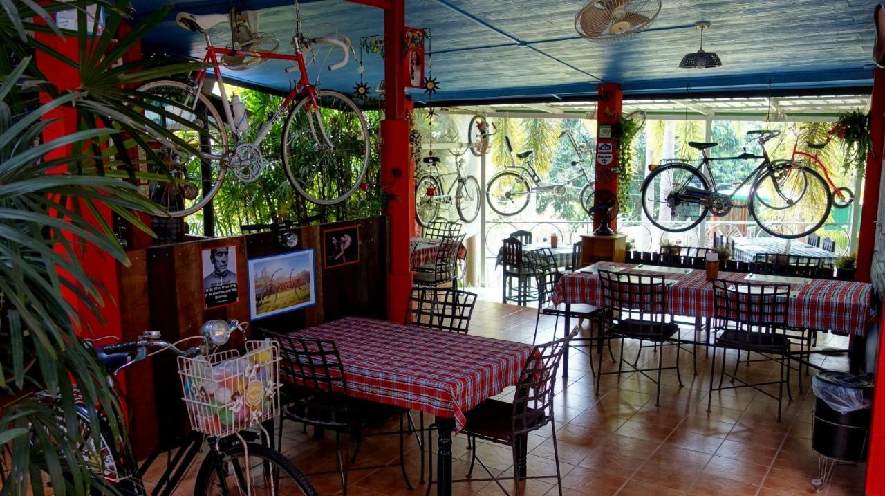Swiss Ticino Guesthouse & Restaurant Mae Wang Bagian luar foto